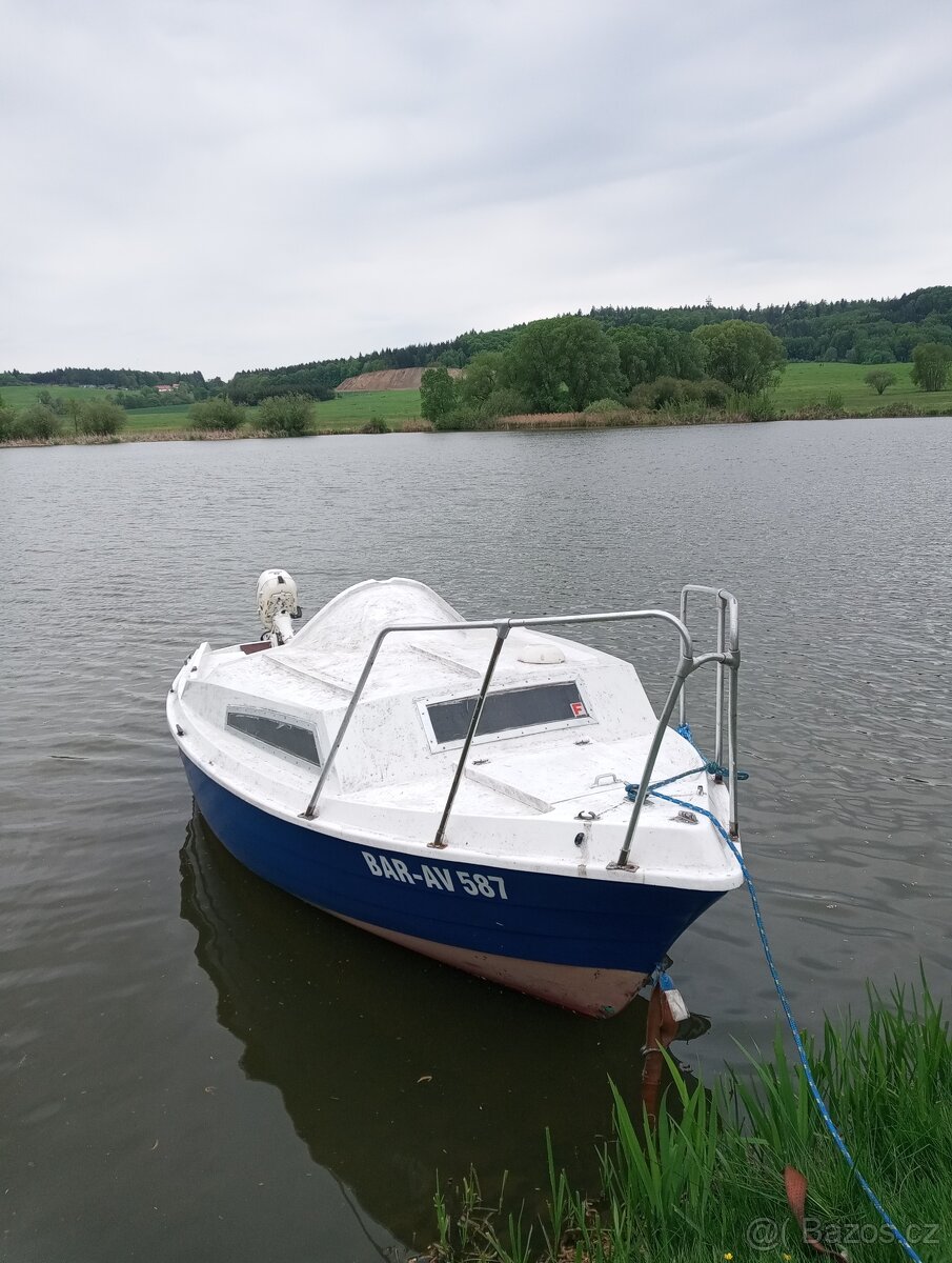 Loď člun