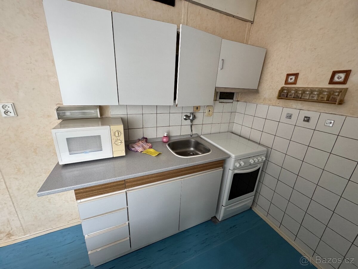 Kuchyňská linka včetně spotřebičů