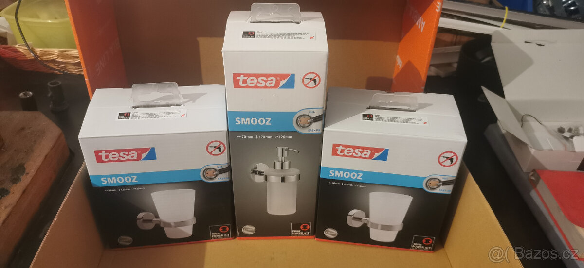 Držáky kelímků a dávkovač mýdla tesa Smooz