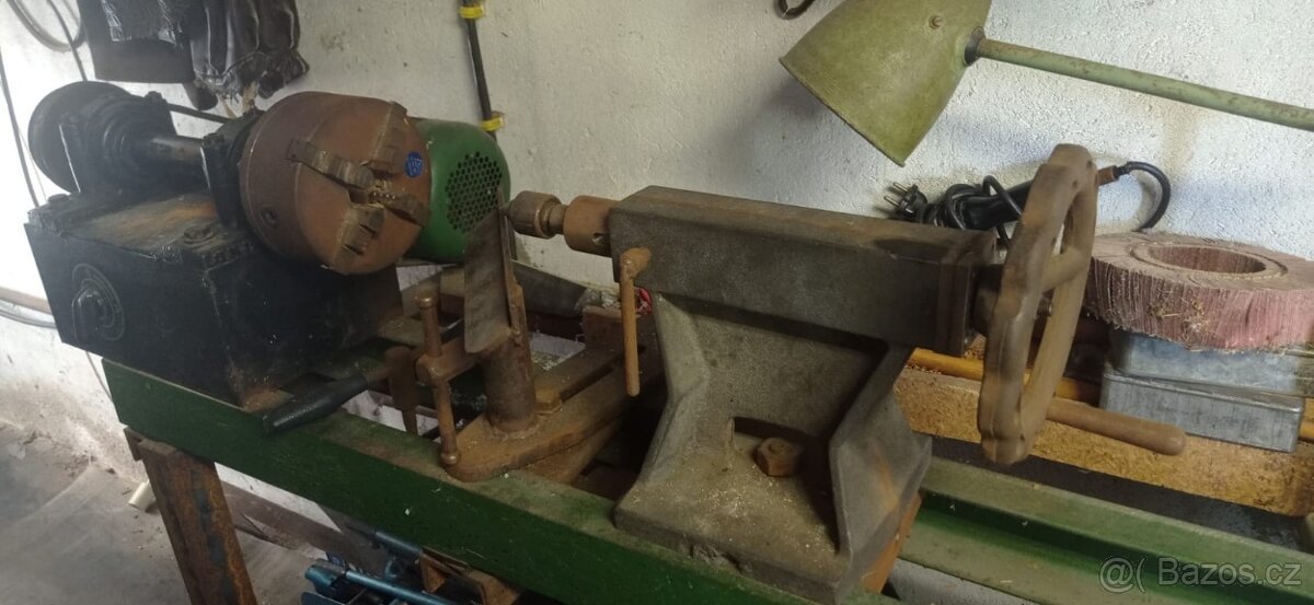 Soustruh na dřevo