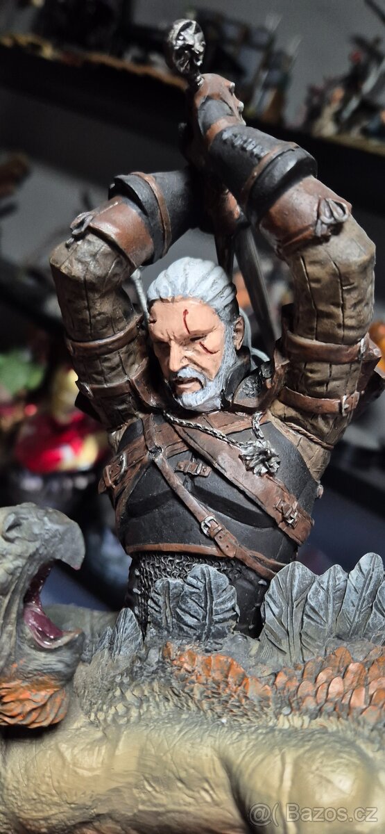 Witcher III Wild Hunt - socha Geralt Battling a Griffin