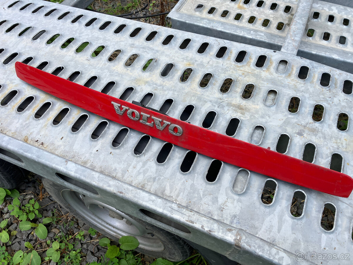 Volvo V50 - lišta na 5. dveře