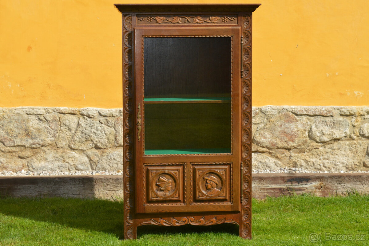 Skleněná vitrína na hrnky, talíře,knihy, prosklená skřín