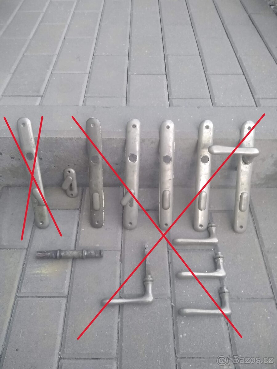 Staré mosazné dveřní kování - rozeta