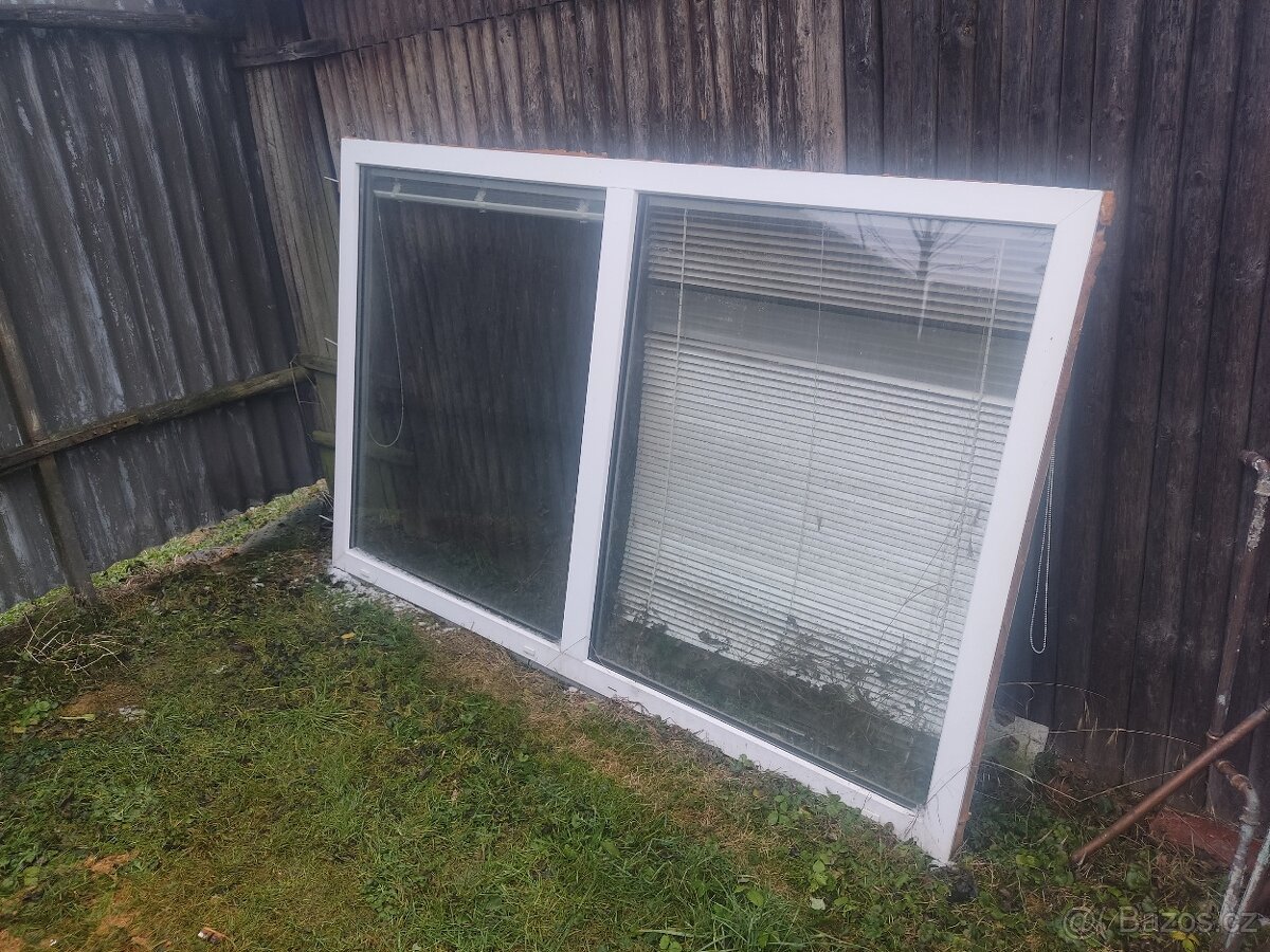 Plastové okno dvoukomorové 206x131,5cm