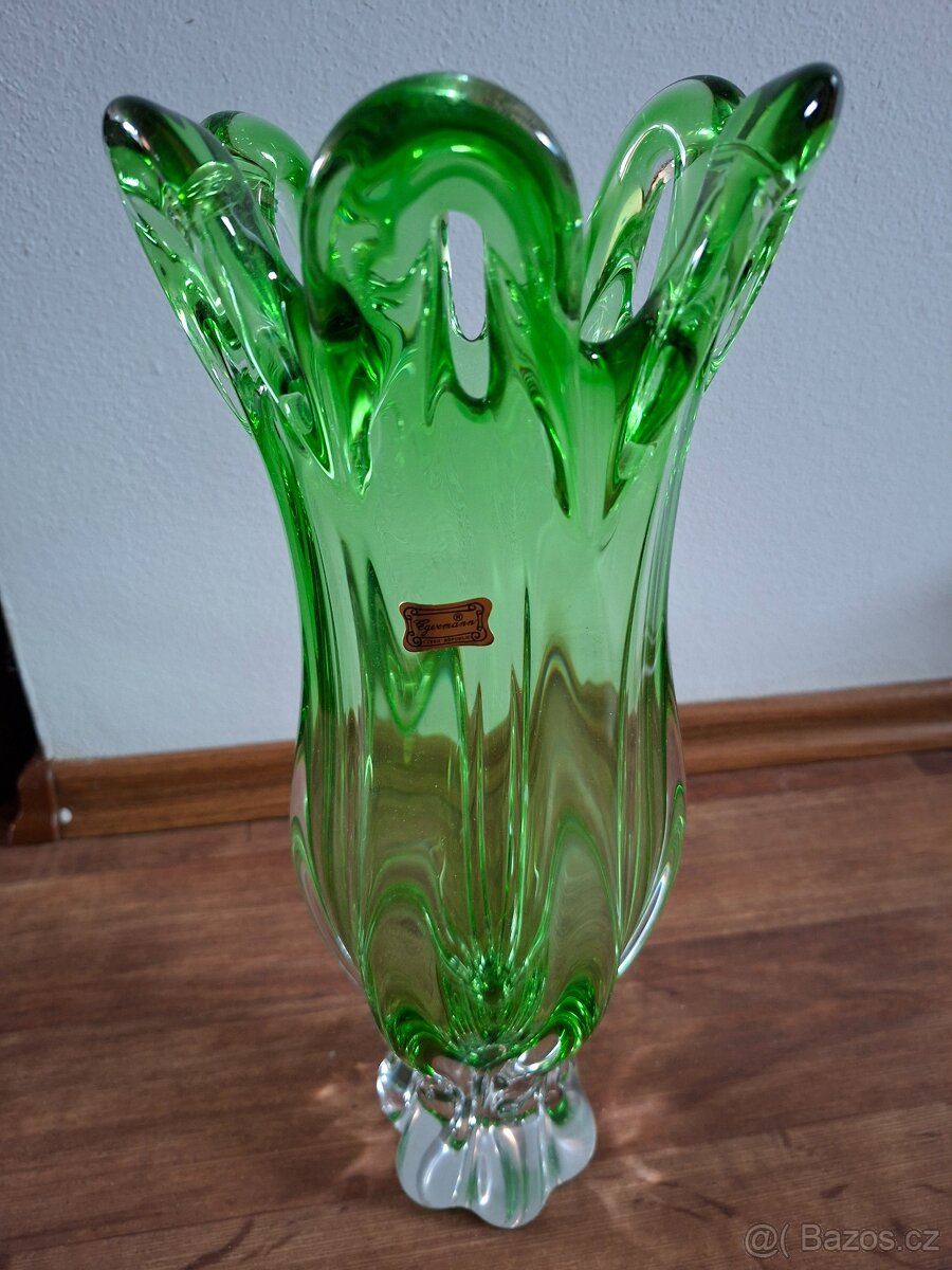 Váza skleněná .