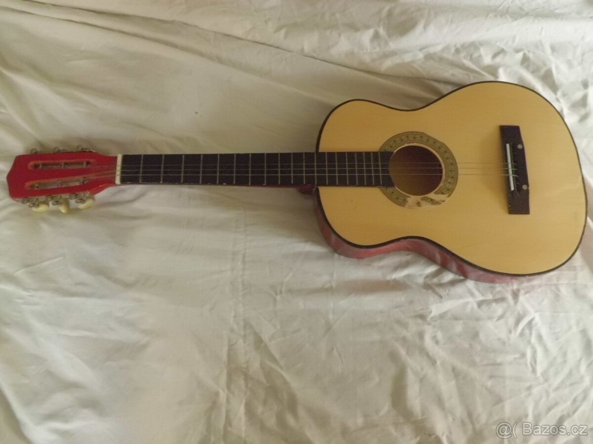 Pěkná menší starší Akustická Kytara 80cm