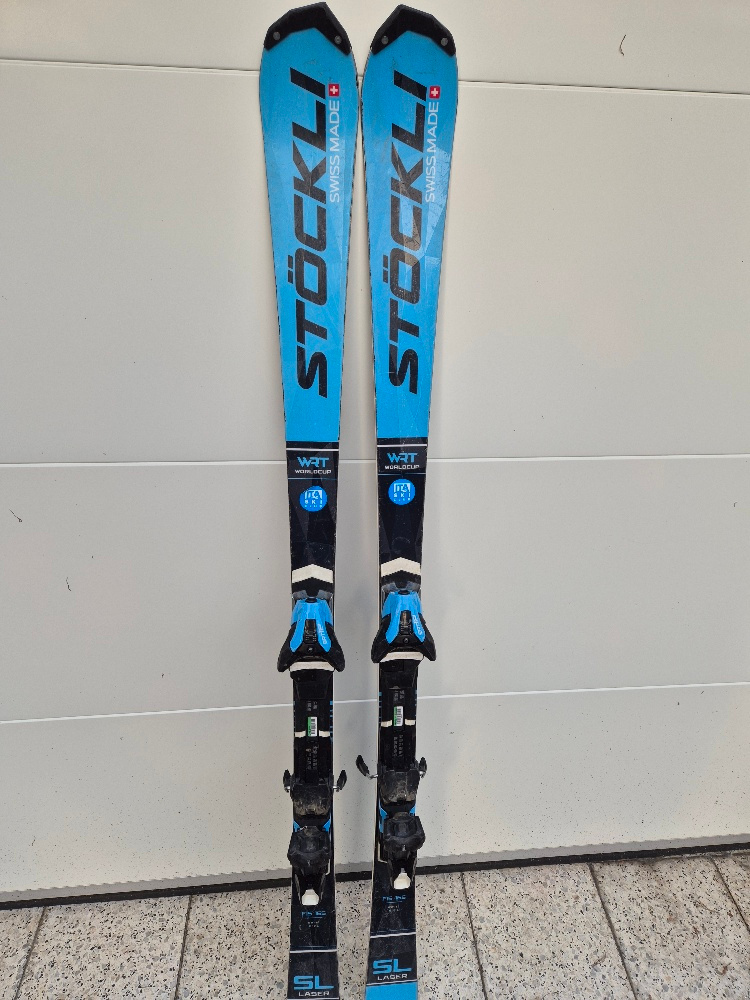Slalomové lyže STÖCKLI Laser SL 165cm - poškozená skluznice