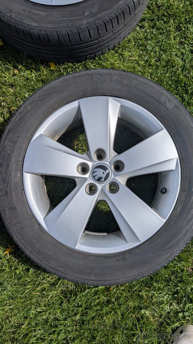 Letní pneu Nexen 185/60 R15 + originál Škoda alu kola – sada