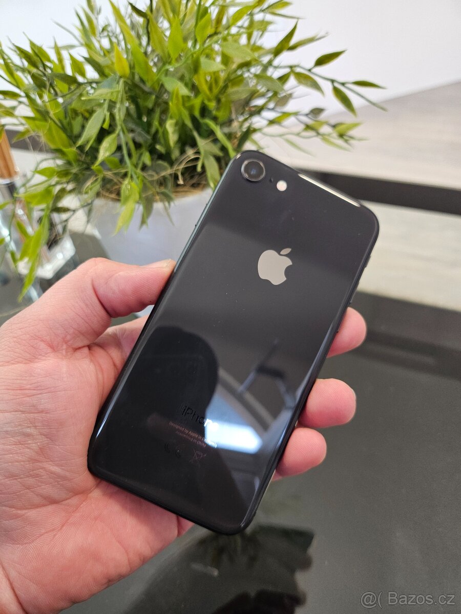 Iphone 8 64gb top stav