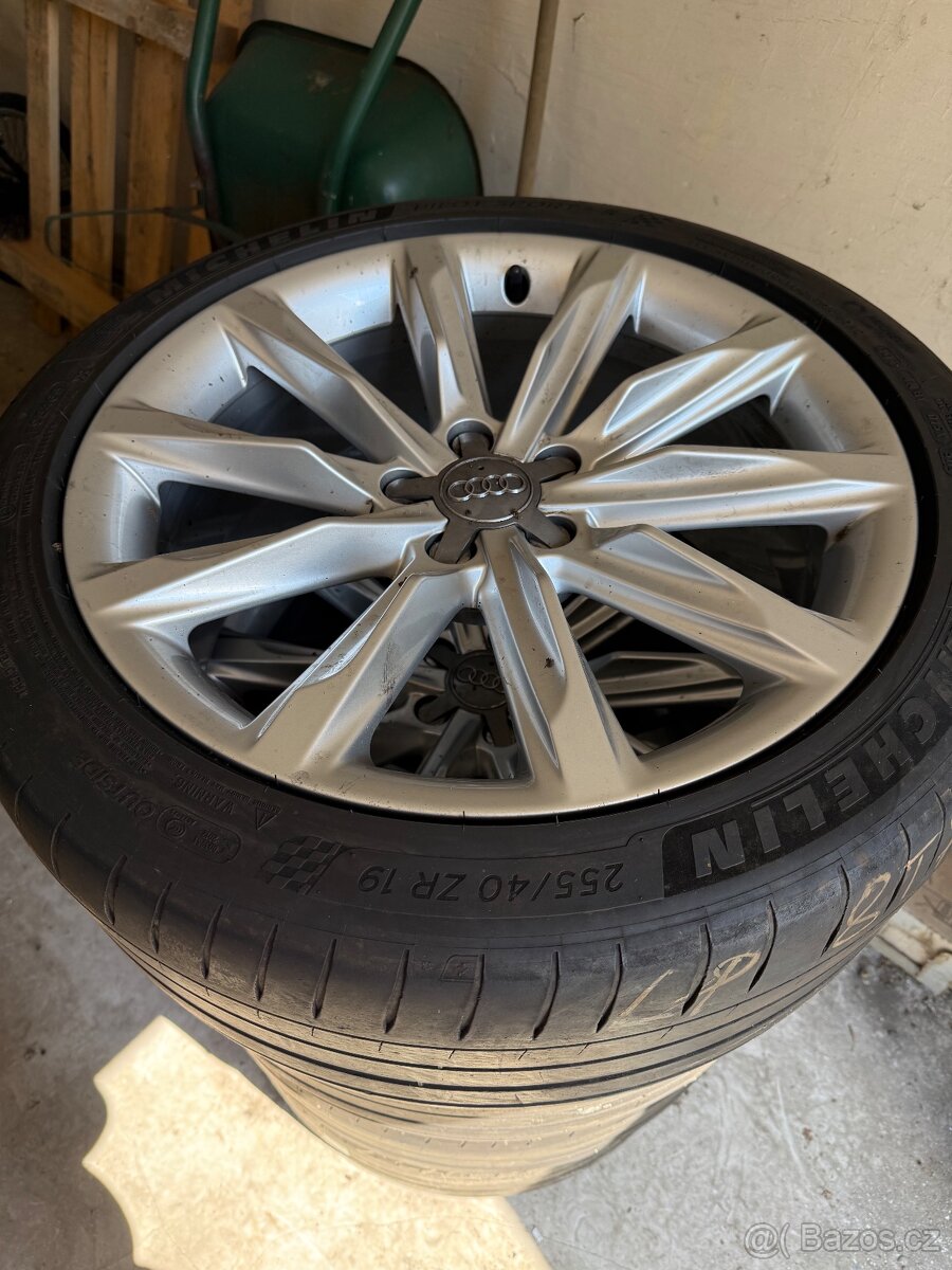 Prodám kola z lehkých slitin AUDI