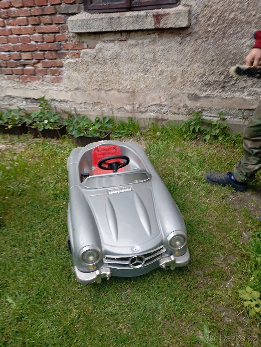 Dětské elektrické auto