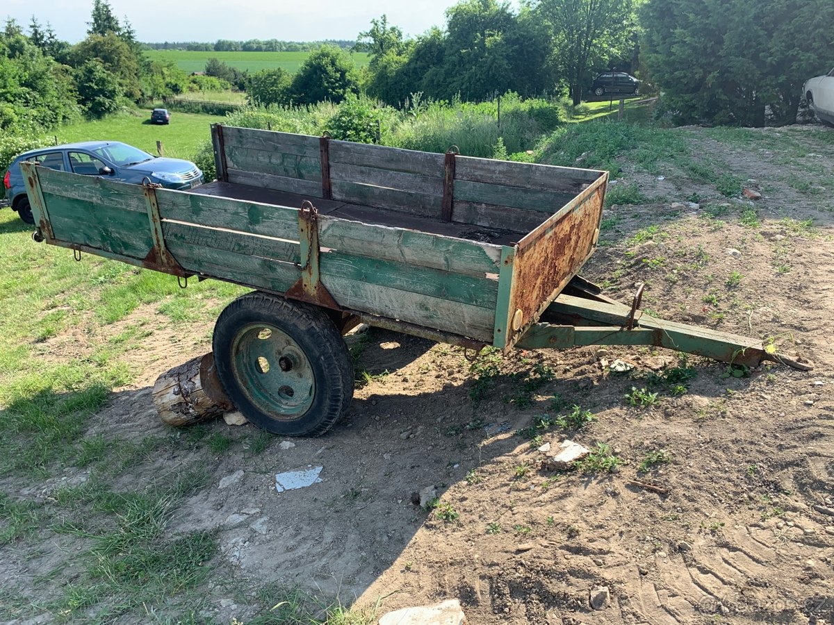 Vlečka přívěs za traktor
