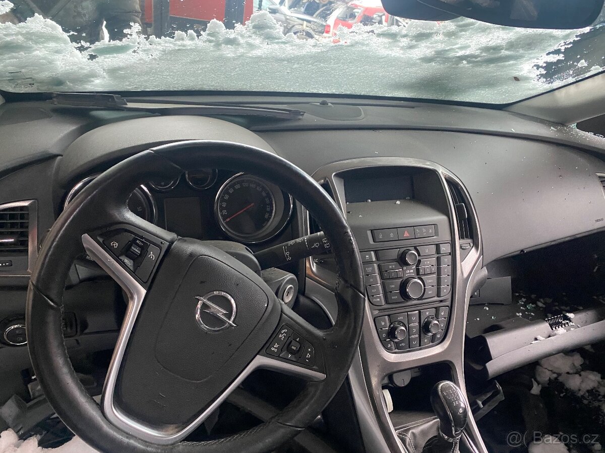 Palubni deska s airbagy Opel Astra J