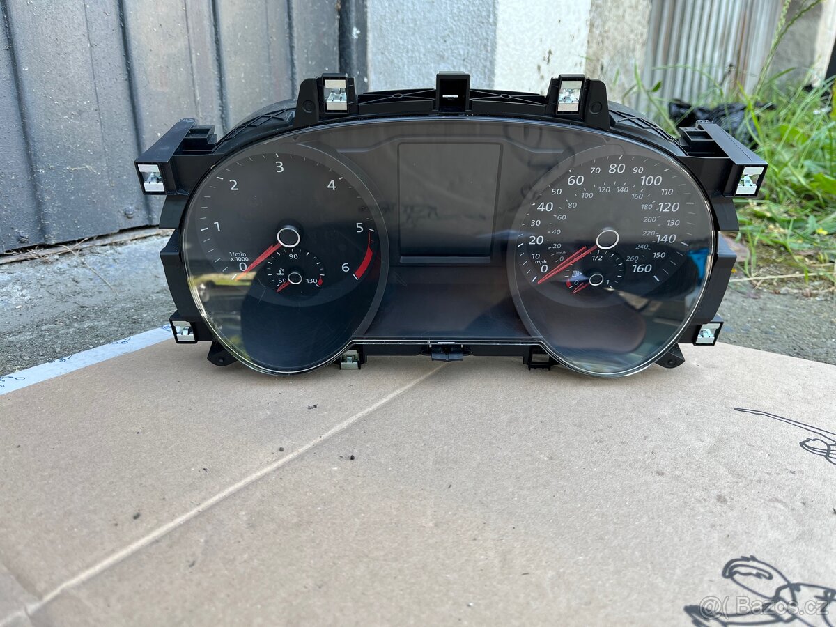 Predni budiky passat b8