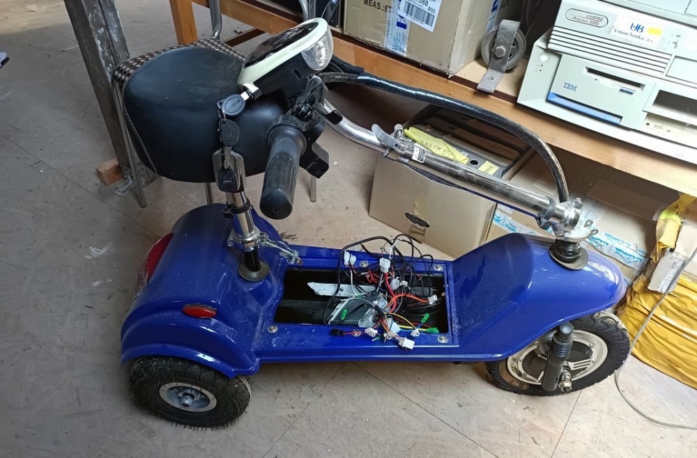 Torzo Elektrická tříkolka modrá, na díly