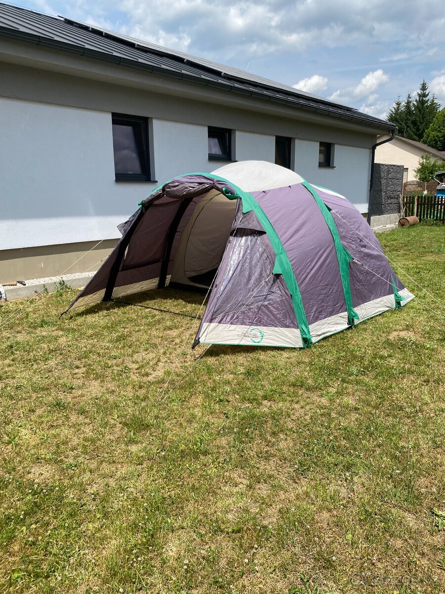 Nafukovací stan, dvě ložnice, výborný stav, kvalitní značka