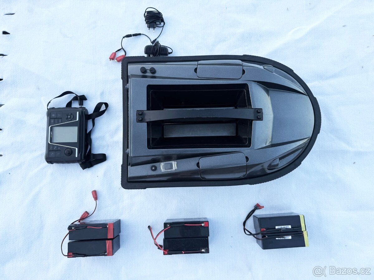 Zavážecí lodička s GPS a echolotem CarpScout - Mivardi