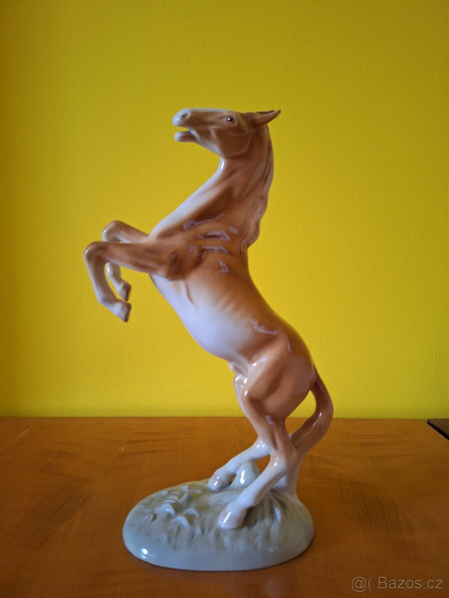 Kůň velká porcelánová socha Royal Dux Duchcov