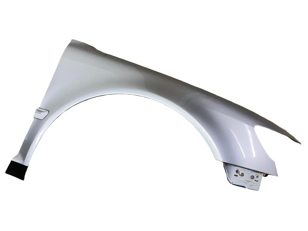 Pravý blatník stříbrná metalíza LA7W VW Phaeton 3D r.v. 2008