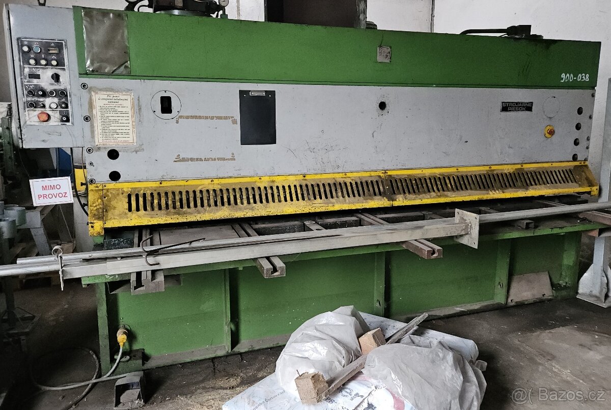 Tabulové nůžky CNTA 3150/10A s poruchou