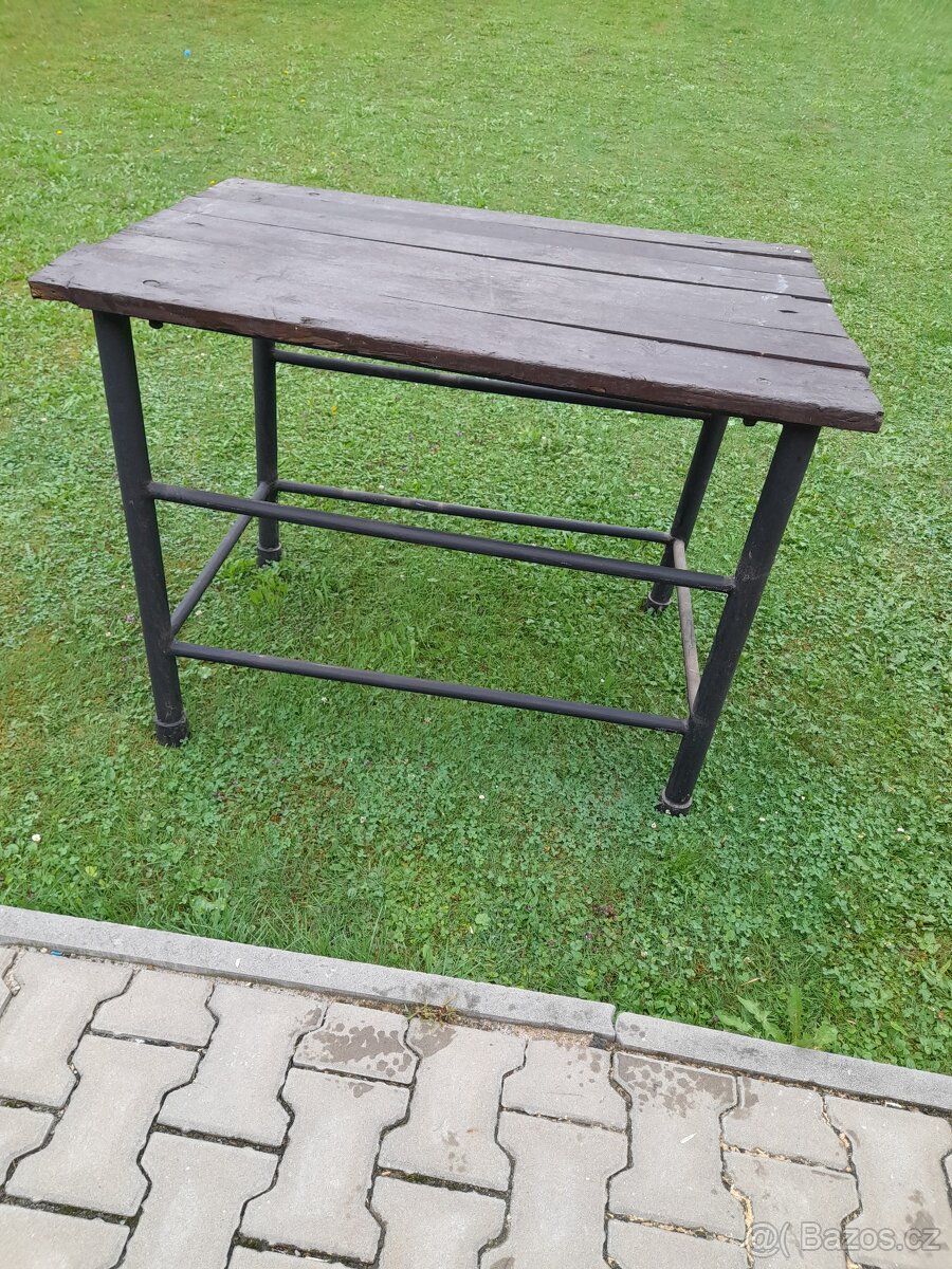Pracovní stůl (ponk)