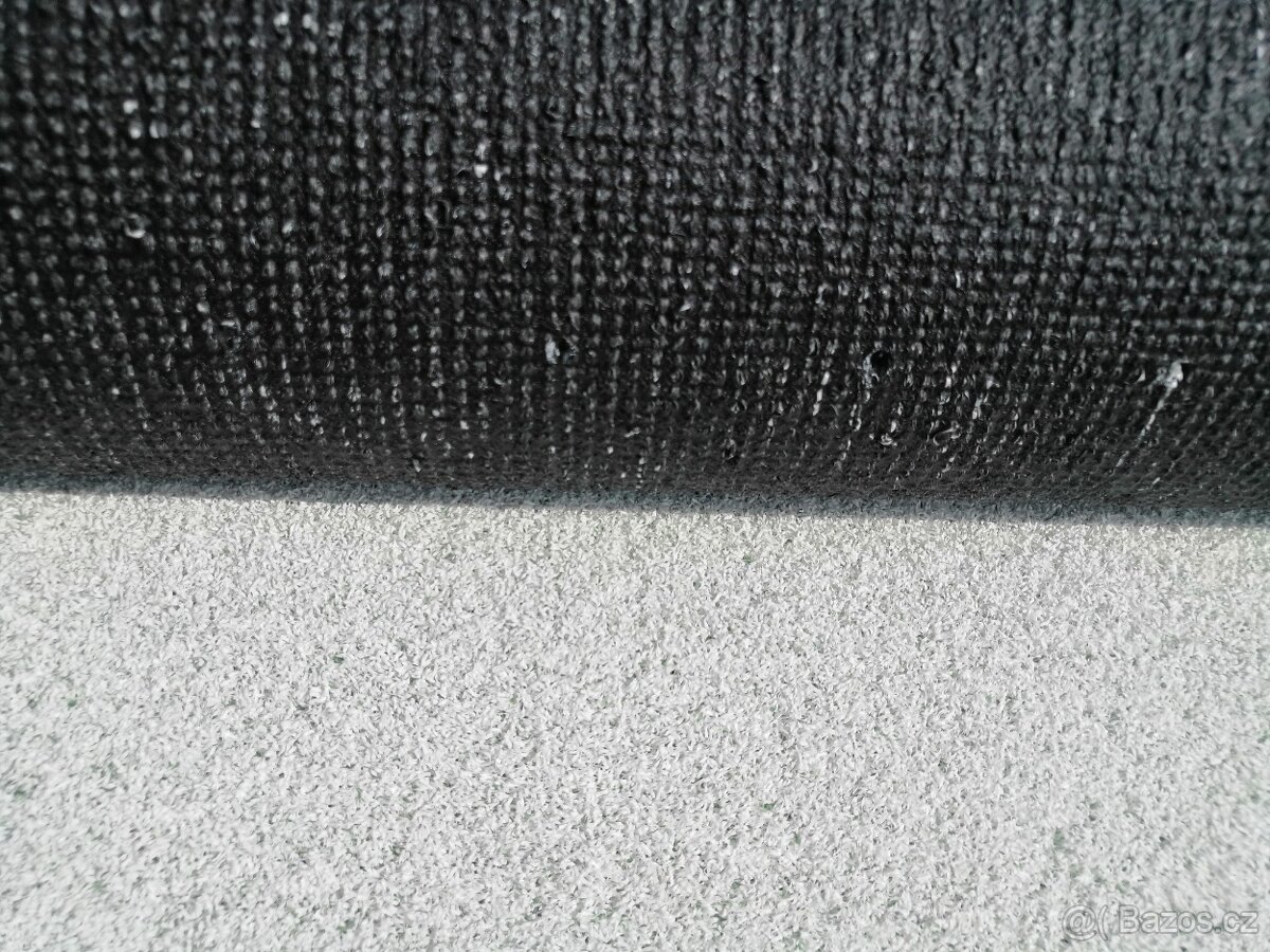 Bílý travní koberec na cestičky - sportovní umělá tráva