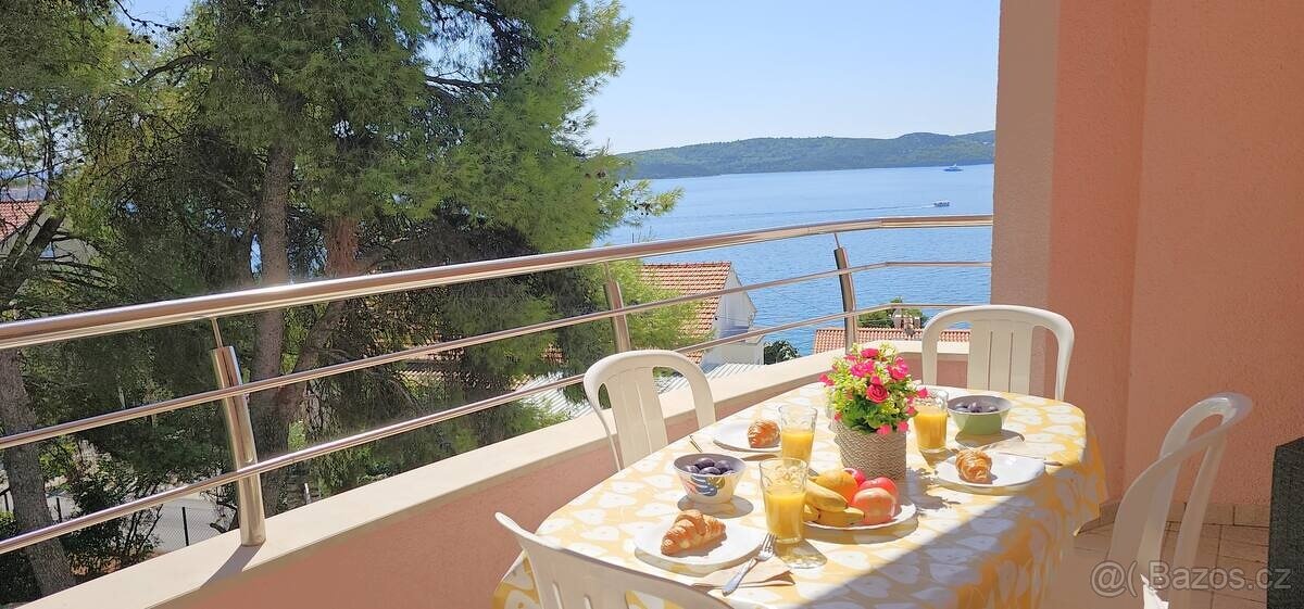 ☀Ciovo(HR)-Kompletne zariadený 2 izbový apartmán s výhľadom