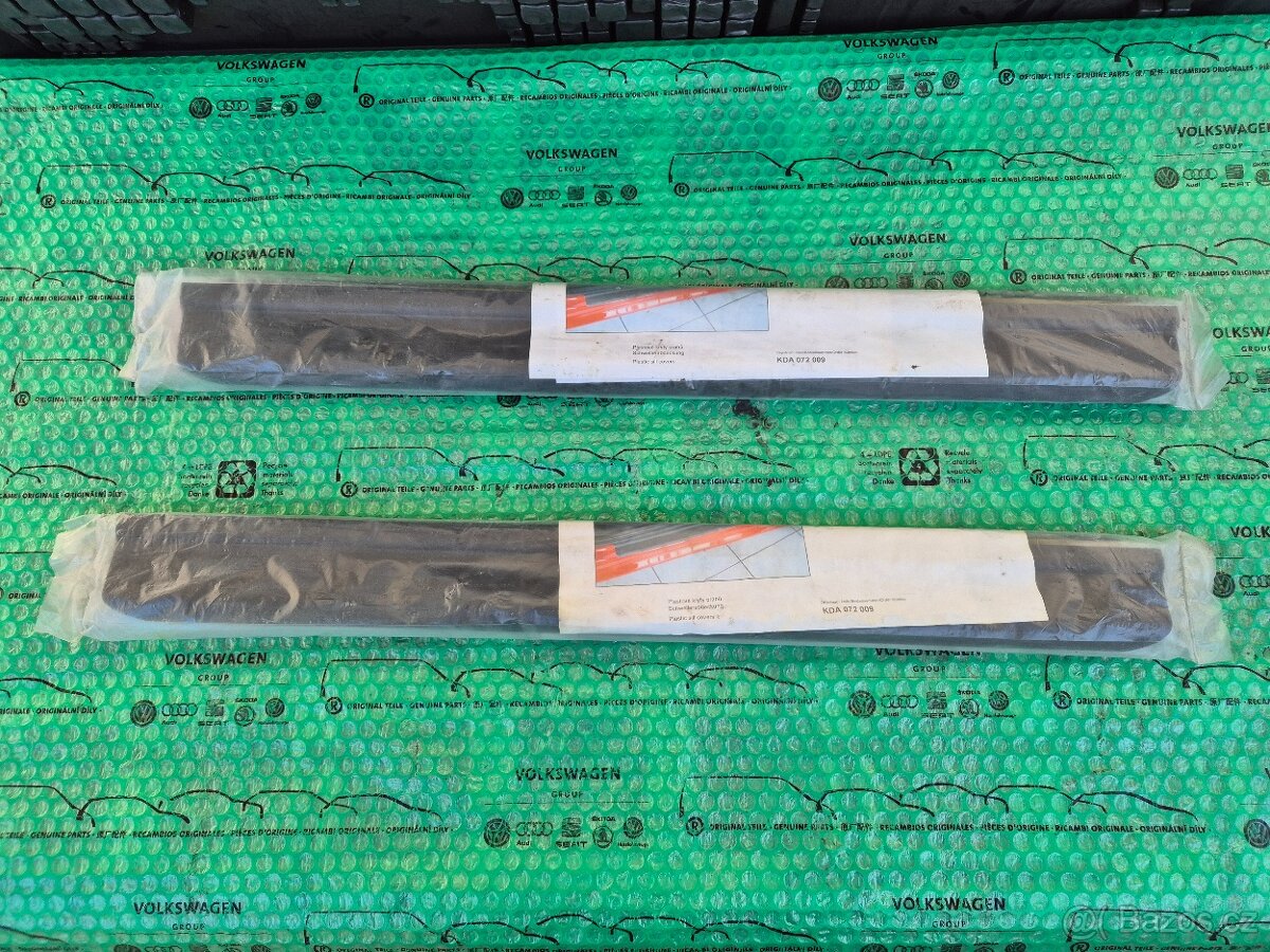 ozdobné prahové lišty černé Škoda Octavia I (1U) KDA072009