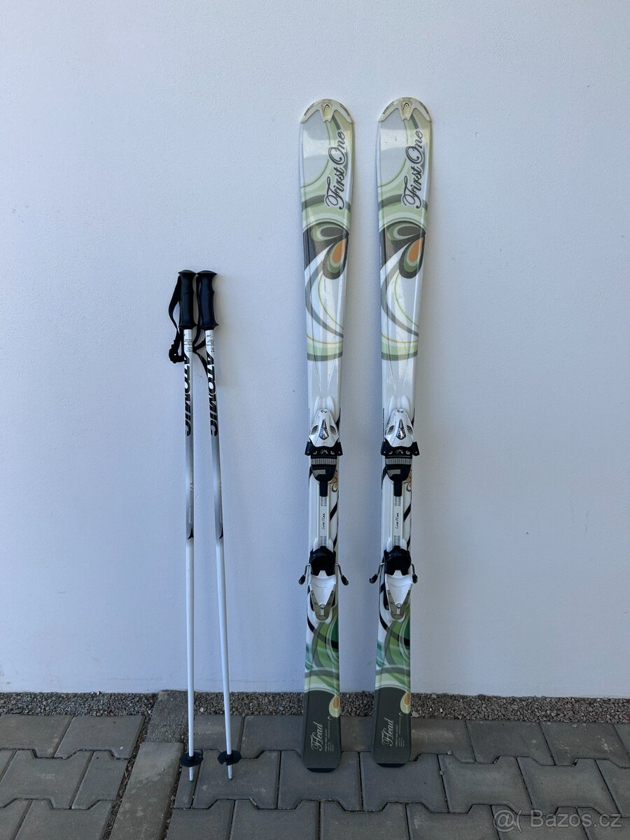 Dámské lyže Head, hůlky, přilba + brýle, kukla.