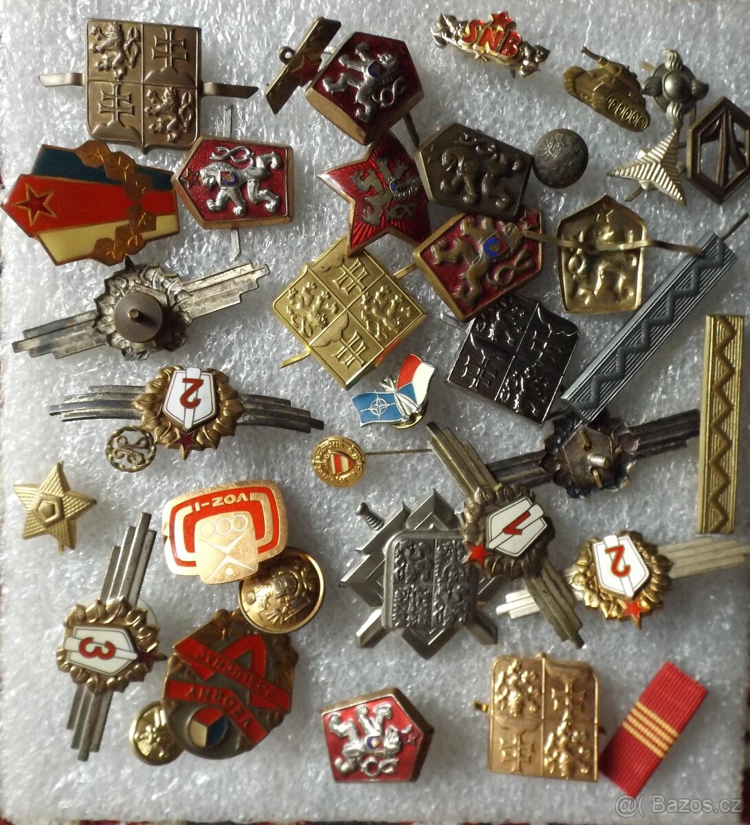 odznaky, medaile a vyznamenání - převážně armáda