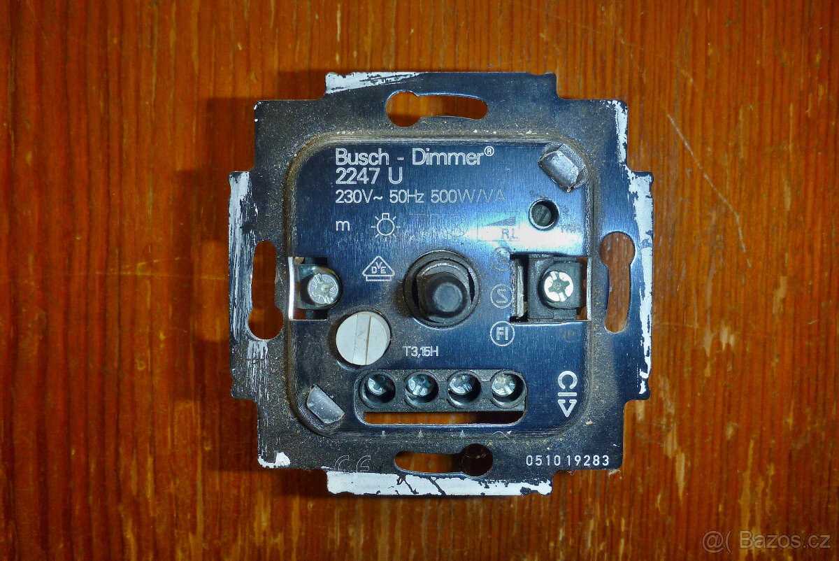 Přístroj stmívače typ 2247 U