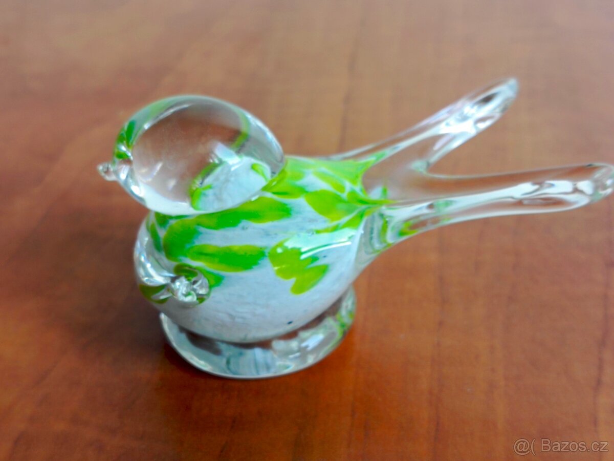 TĚŽÍTKO - ZELENO-BÍLÝ PTÁČEK - HUTNÍ SKLO