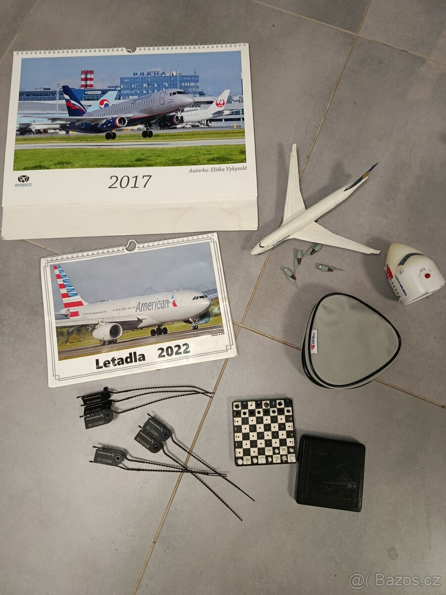 Budík Czech Airlines a další letecké suvenýry