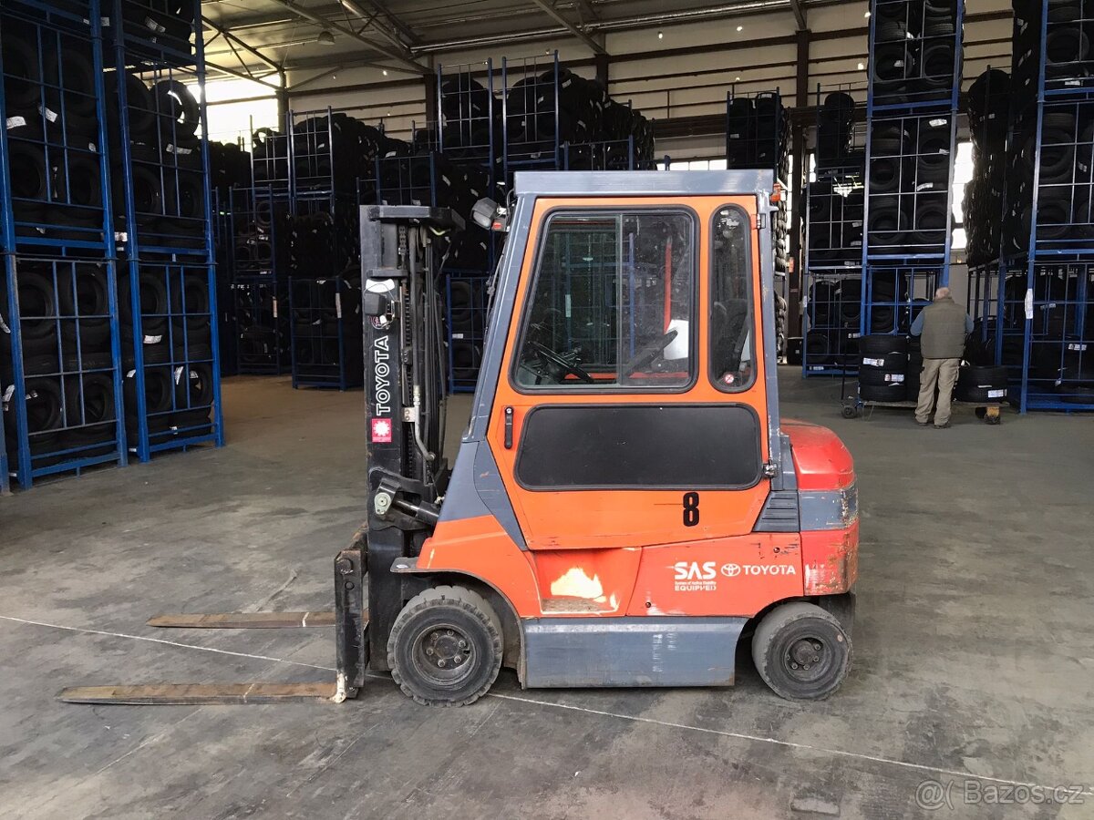 Vysokozdvižný vozík TOYOTA