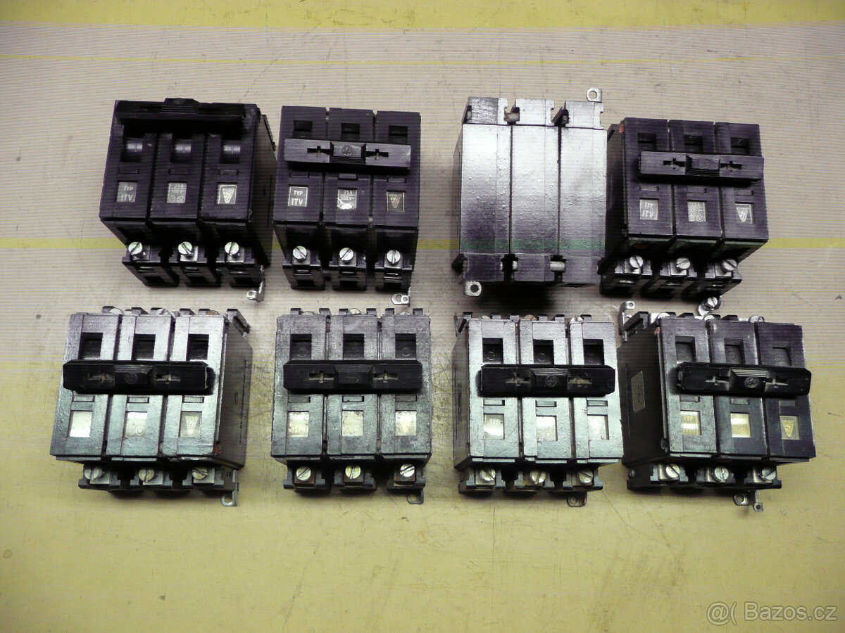 Černé třífázové jističe OEZ