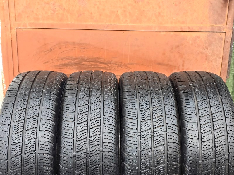 Zimní Barum 195/60/16C