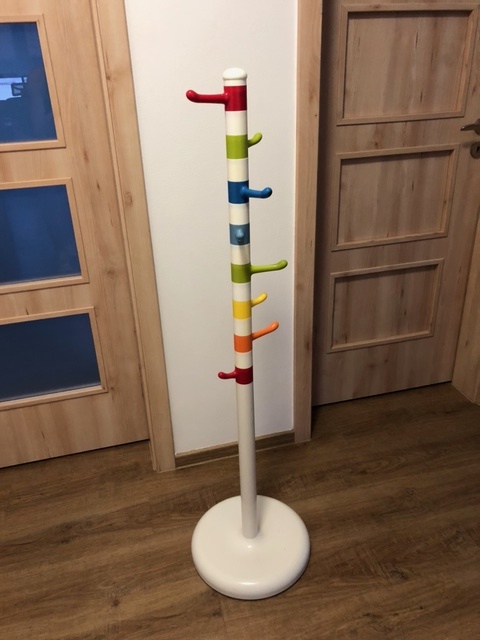 Dětský stojan na oblečení IKEA