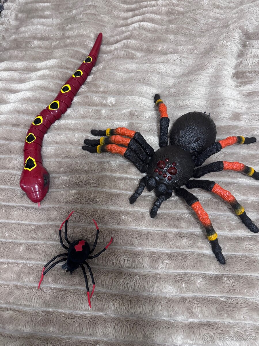 Hračky – pavouci a had (realistické)