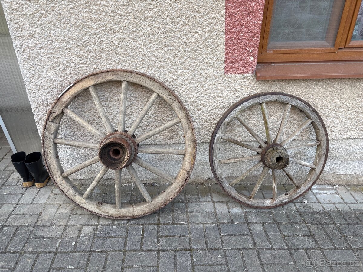 Stará kola dřevěná