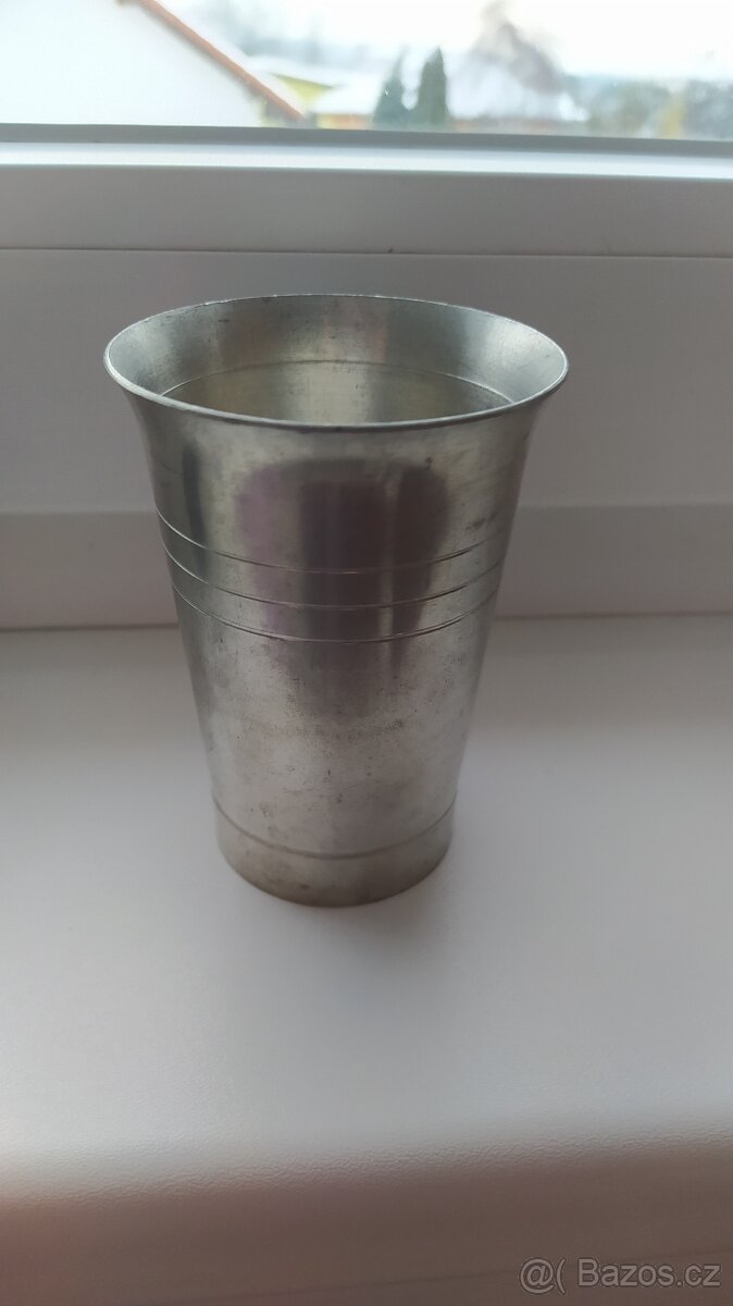 Poharek cinovany