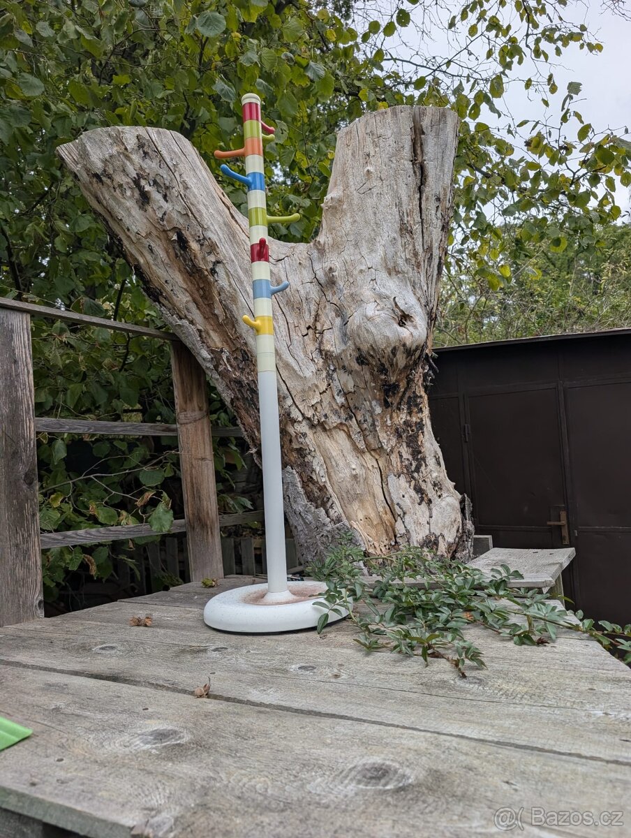 Kovový dětský věšák