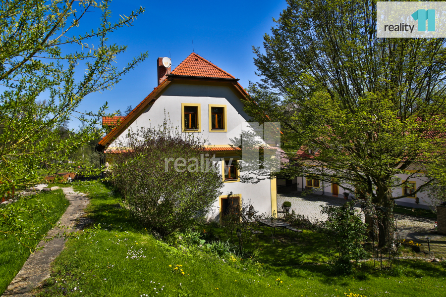 Zemědělská usedlost Mrač po kompletní rekonstrukci, stáje, j