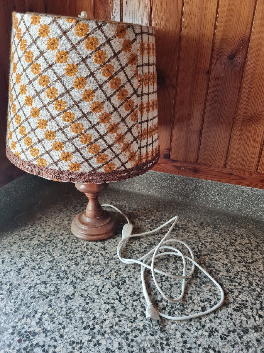 Stolní lampa retro