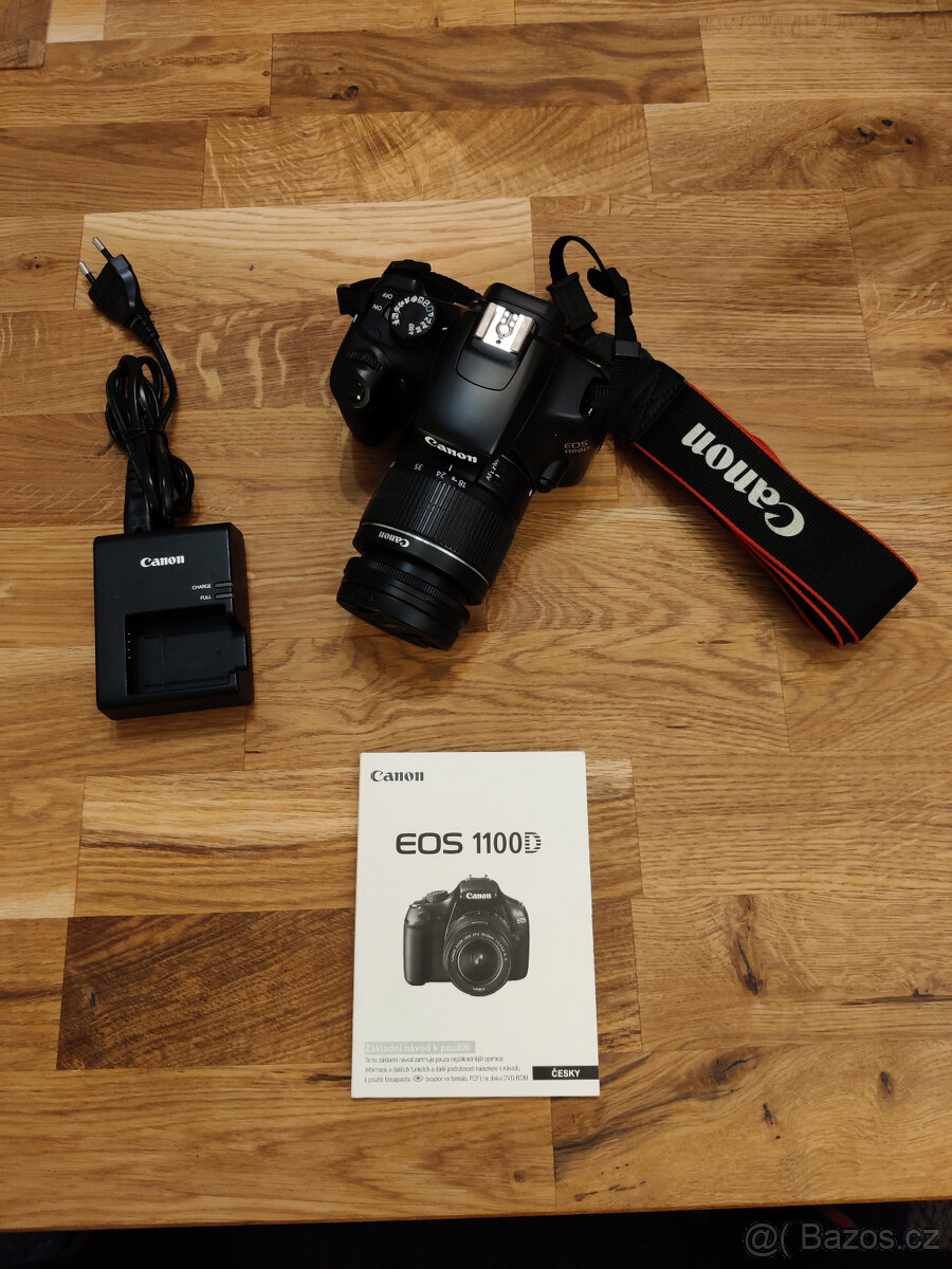 Zrcadlovka Canon EOS 1100D a příslušenství