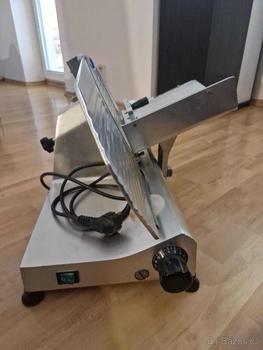 Nářezový stroj ASM