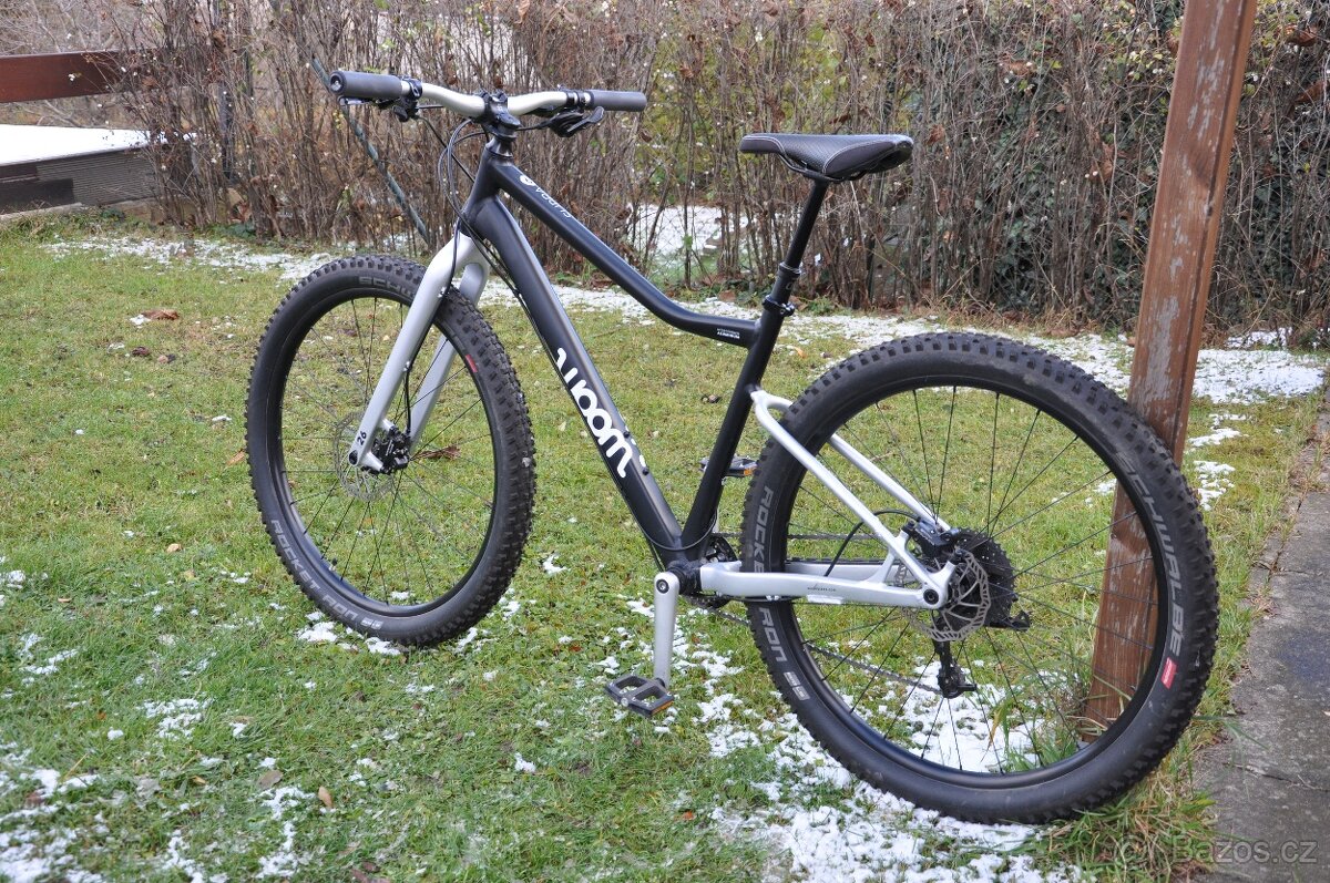 Woom 6 OFF Black 26" dětské kolo s teleskopickou sedlovkou