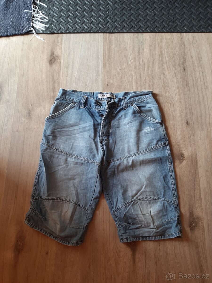 Kraťasy velice zachovalé vel.M