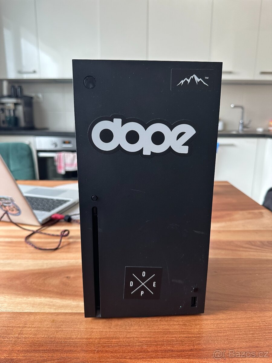 Microsoft Xbox Series X 1TB + Ovladač