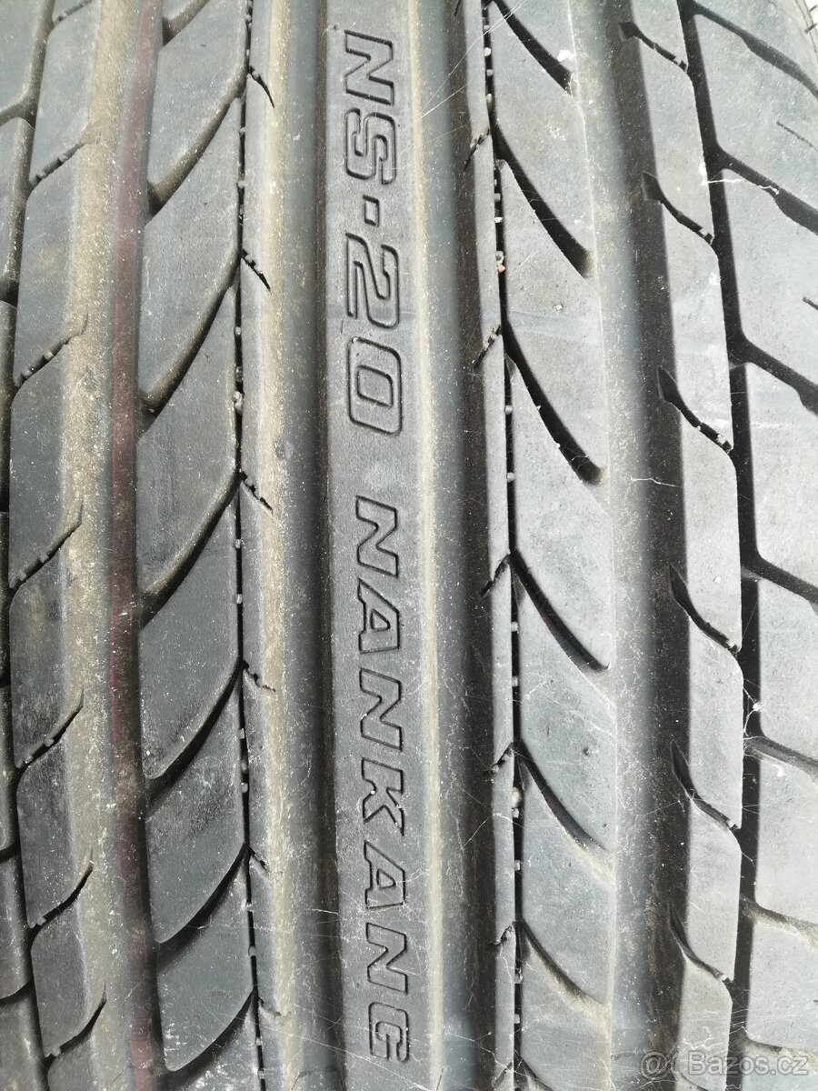 sada 2 ks skoro nejetych pneu 165/40 R16